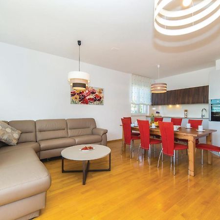 1 Bedroom Stunning Apartment In Kastel Gomilica Kaštela 외부 사진
