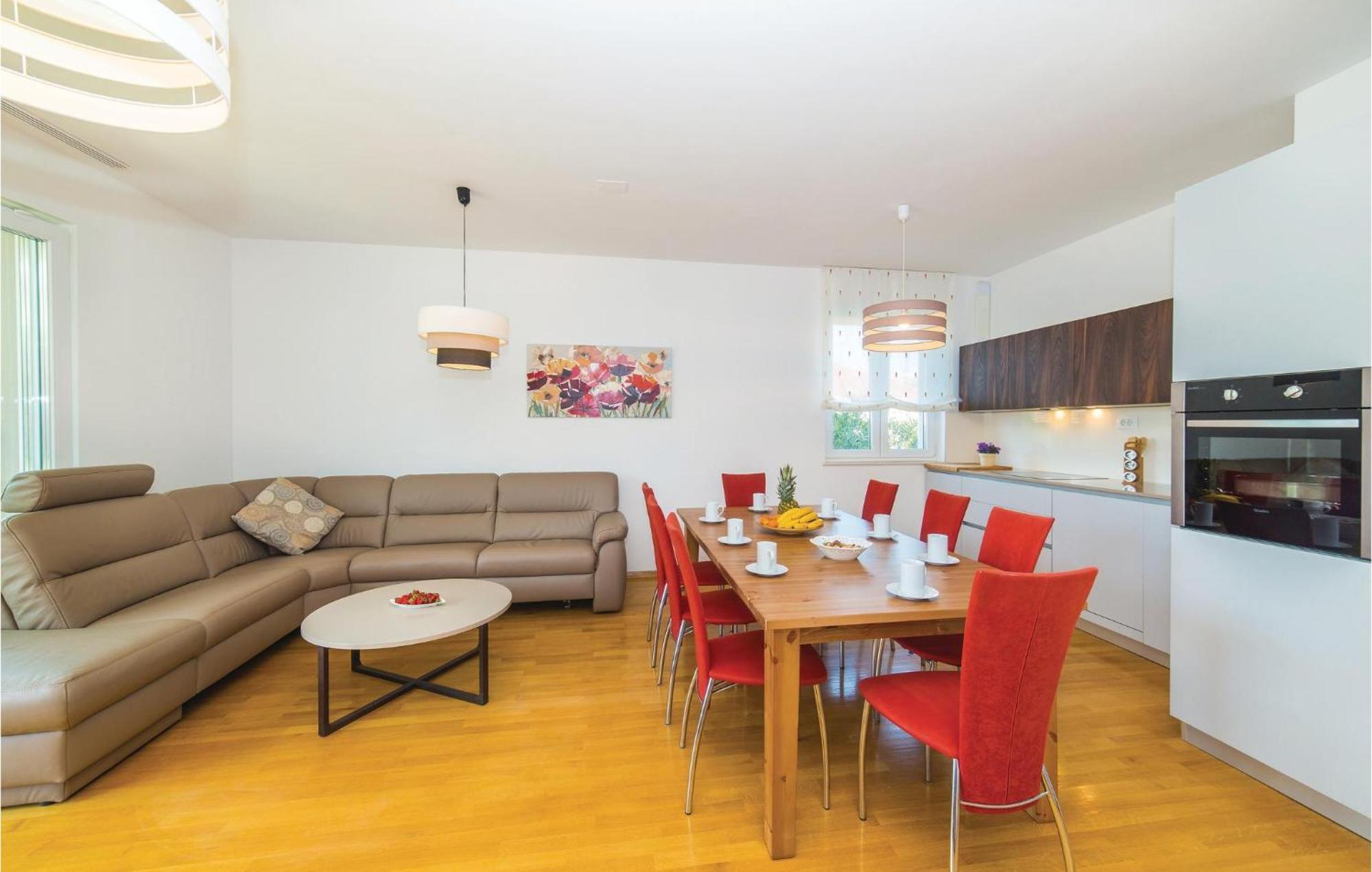 1 Bedroom Stunning Apartment In Kastel Gomilica Kaštela 외부 사진
